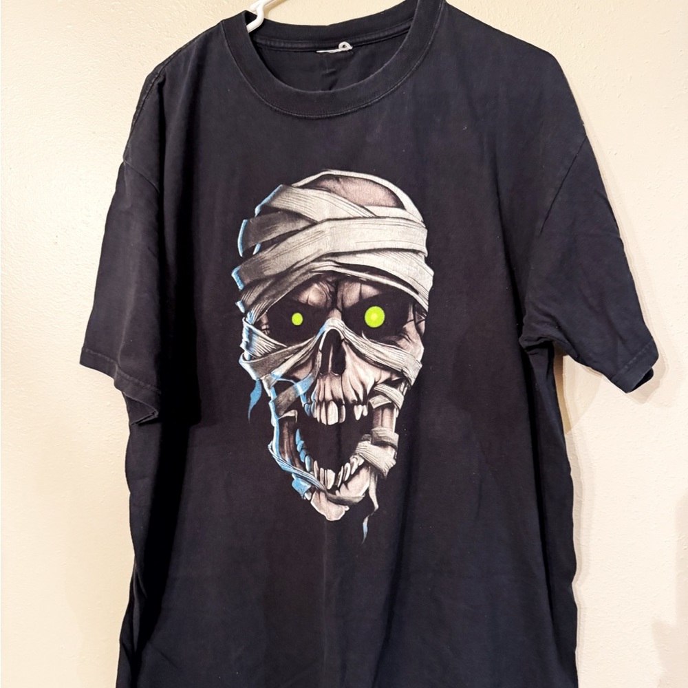 Halloween Skeleton Mummy graphic T-shirt  🎃